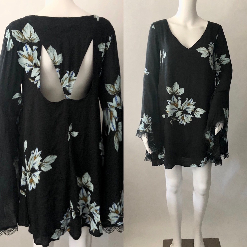 🚫 SOLD 🚫 Free People Navy Bell Sleeve Floral Cutout Dress S
